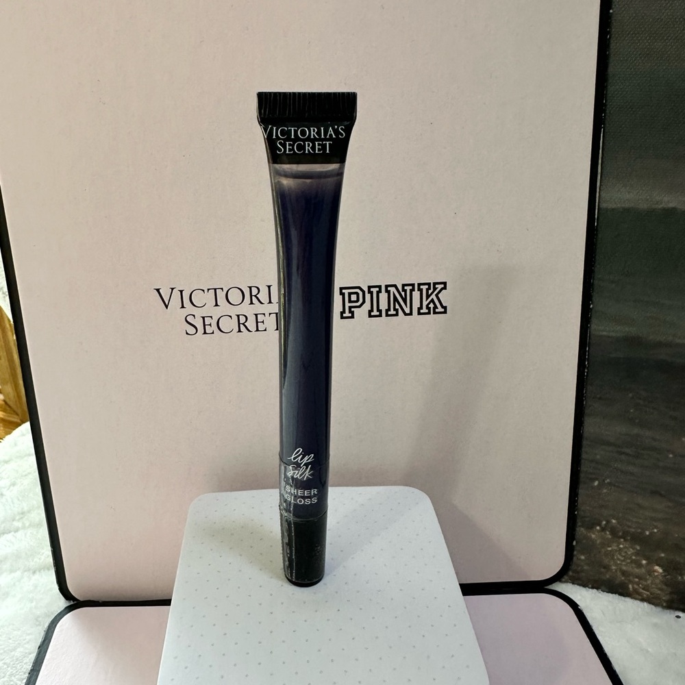 New Sealed Victorias Secret Lip Silk Sheer Gloss Lipstick Unforgettable